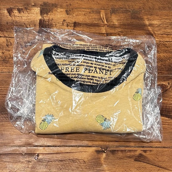 Free Planet Pineapple T-shirt Men’s/Unisex Small - Picture 5 of 7